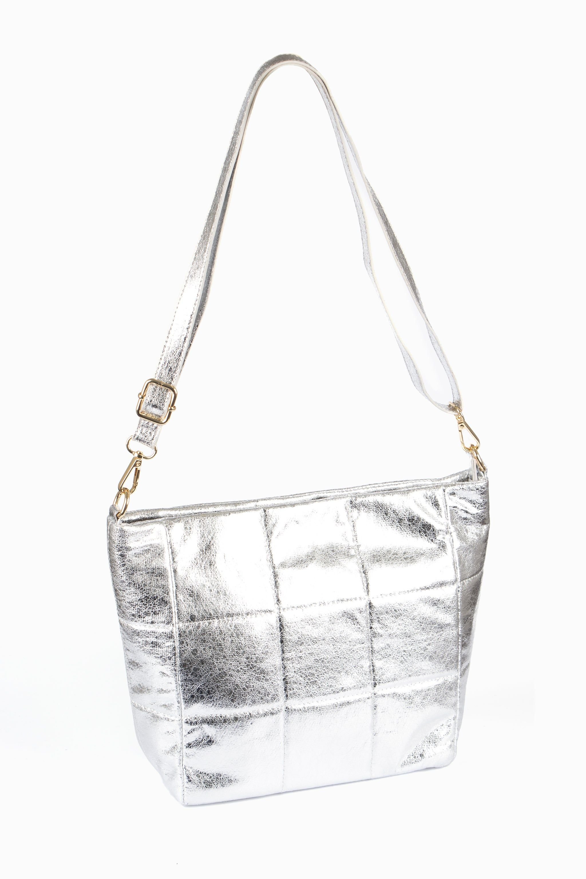 Etre Etre Women's Silver Metallic Faux Leather Medium Crossbody Bag - 2