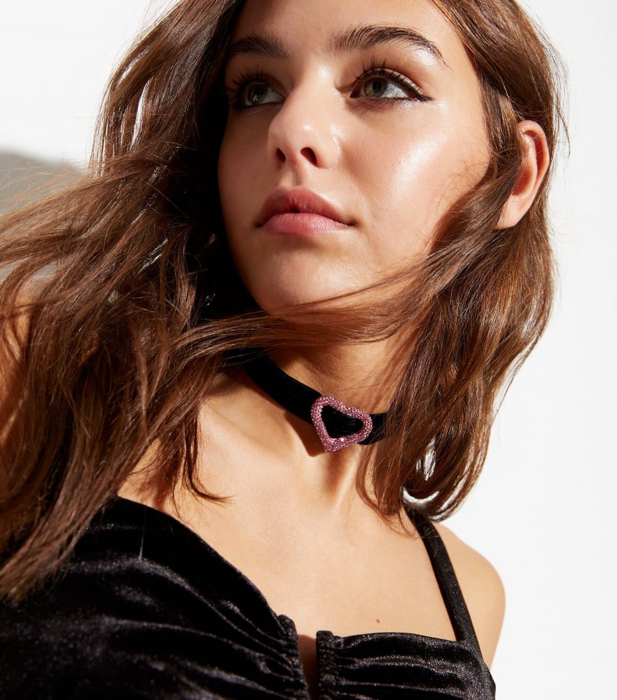 New Look New Look Black Velvet Choker Necklace with Diamante Heart