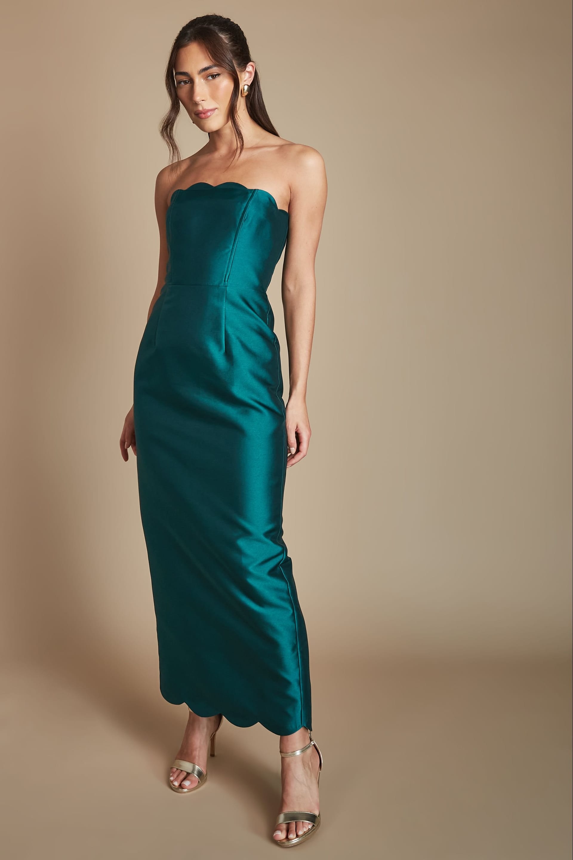Coast Coast Women's Scallop Detail Twill Column Bridesmaid Dress in Emerald - 4