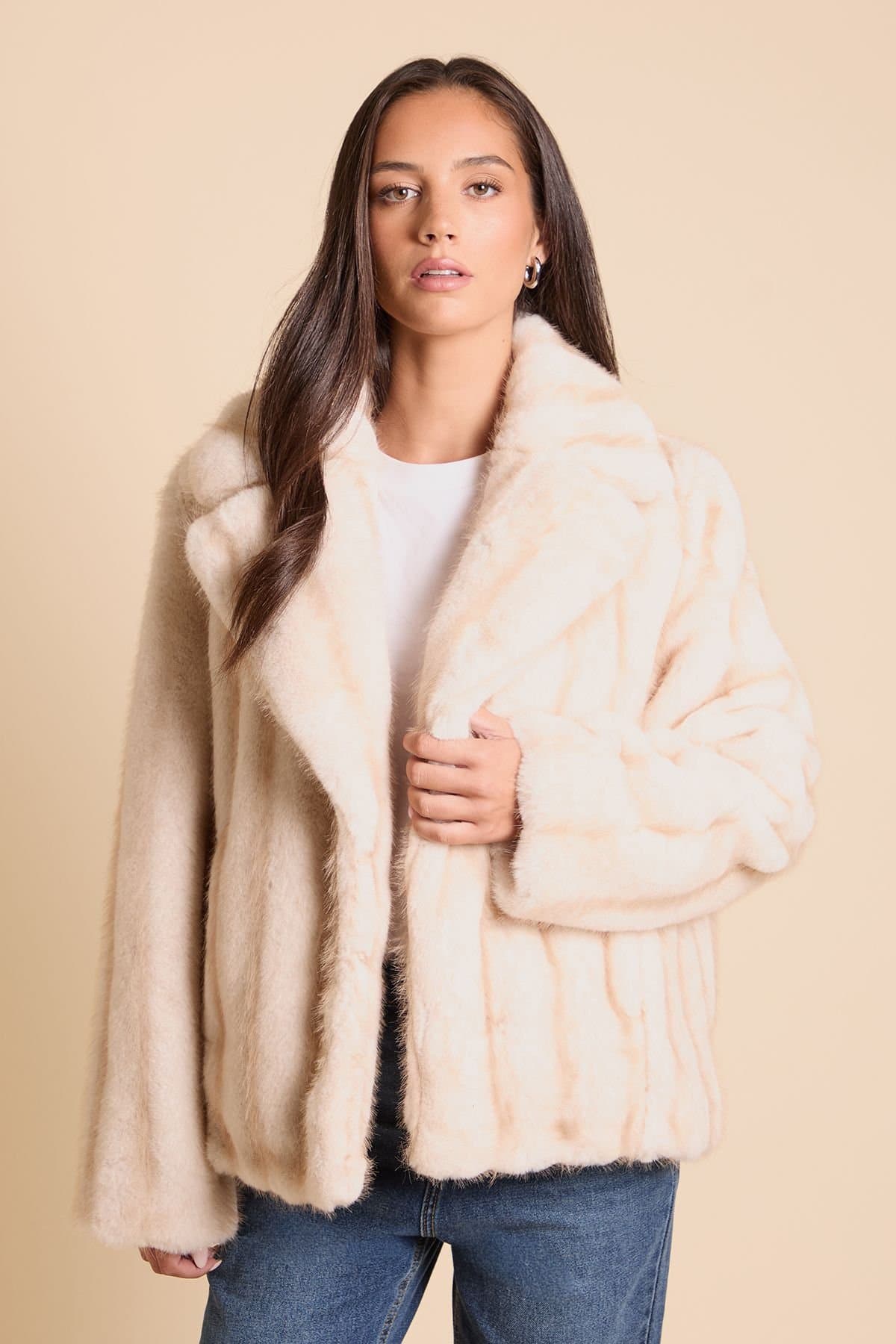 Dorothy Perkins Dorothy Perkins Women's Plush Faux Fur Coat in Ivory