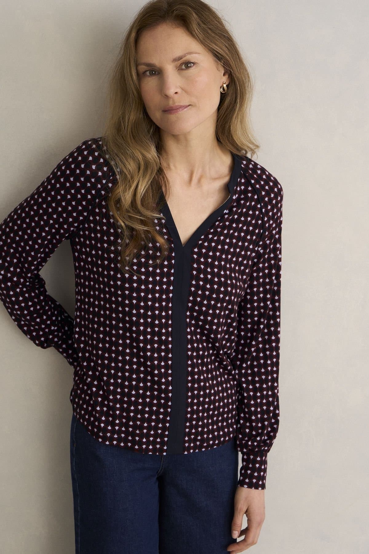 Hobbs London Hobbs London Women's Zelia Long Sleeve V-Neck Printed Top in Dark Navy