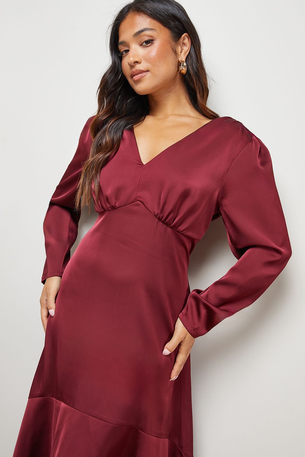 Oasis Oasis Women's Petite Satin Puff Sleeve V Neck High Low Hem Midi Dress in Merlot - 4
