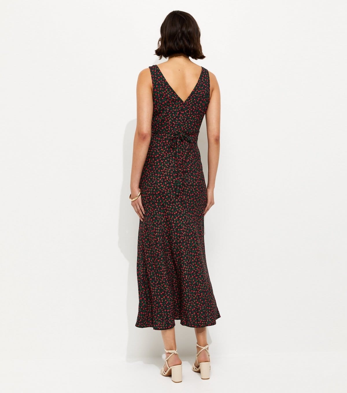 New Look Women's Black Rose Print V-Neck Midi Dress New Look - 4