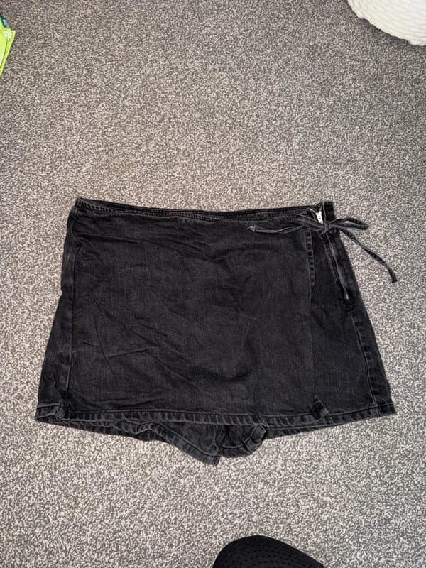 ASOS ASOS Black denim skort