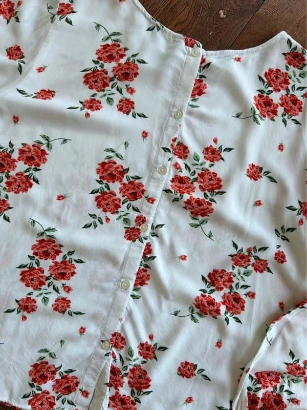 H&M Divided [Casual/Boho] Button Back Red Floral White Long Sleeved Top H&M Size 12