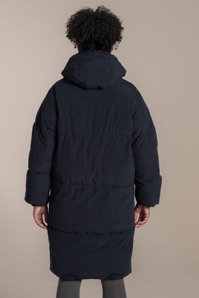 Craghoppers Craghoppers Women's Middlefell Longline Reversible Hooded Waterproof Breathable Padded Jacket in Black - 2