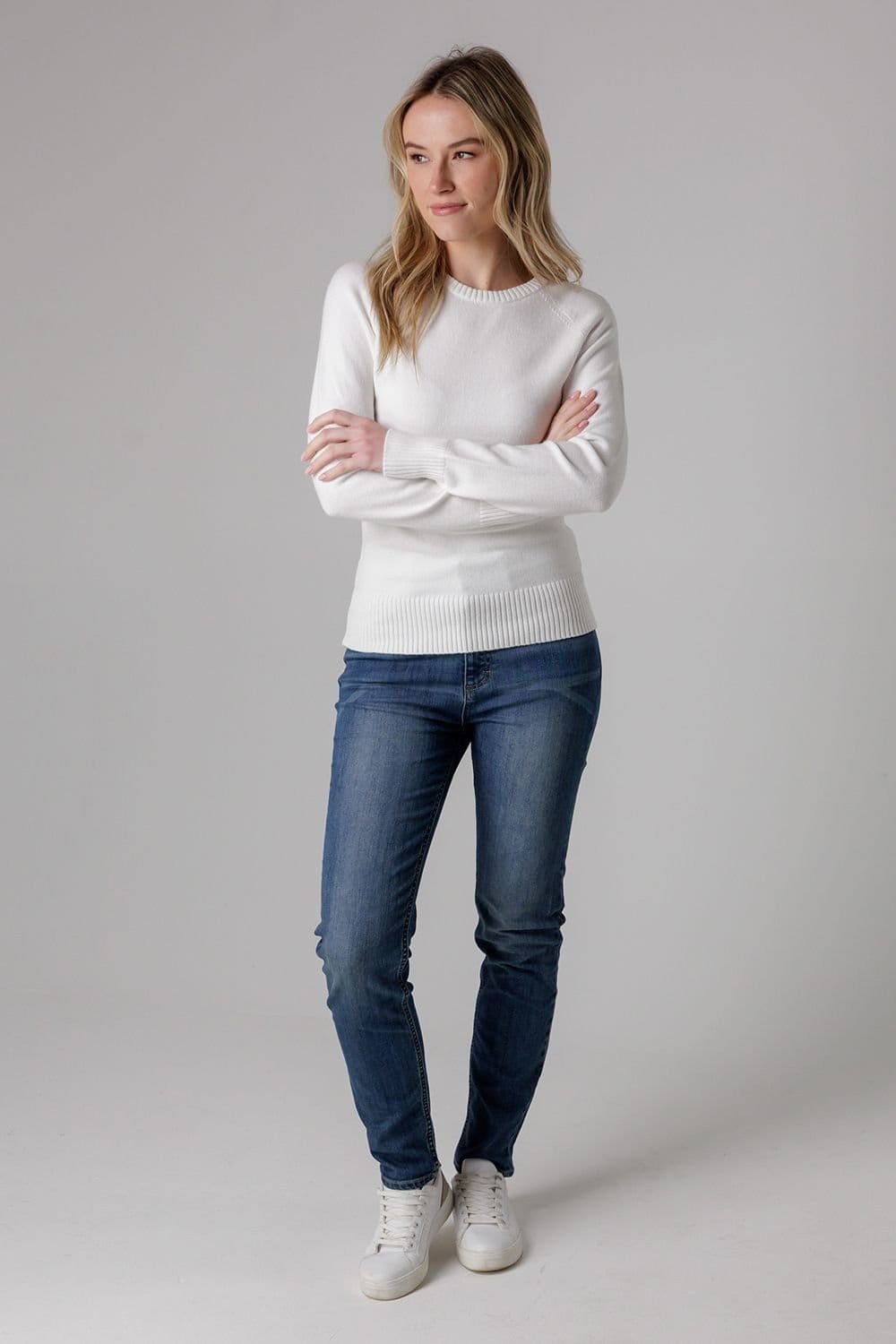 French Connection French Connection Women's Cosy Soft Touch Crew Neck Raglan Jumper in White - 4