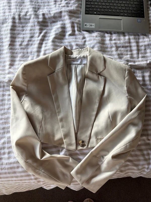 Bershka Bershka cream cropped blazer