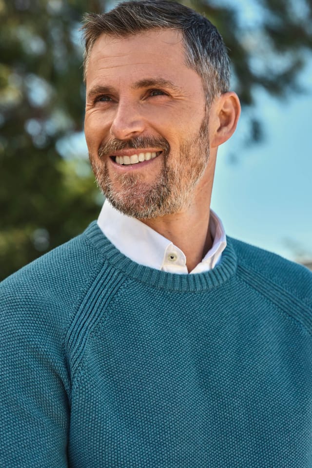 WoolOvers WoolOvers Men's Moss Stitch Essential Crew Neck Jumper in Teal - 2