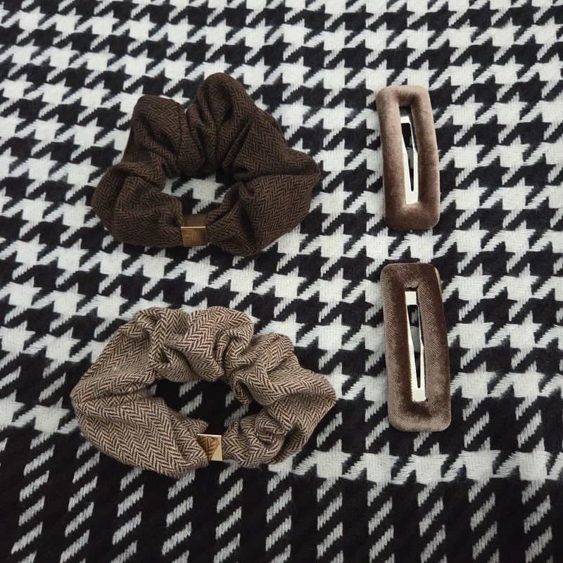 Primark Herringbone Effect Metal Accent Scrunchies + Velvet Hair Clips Bundle (£2.50 Per Set)