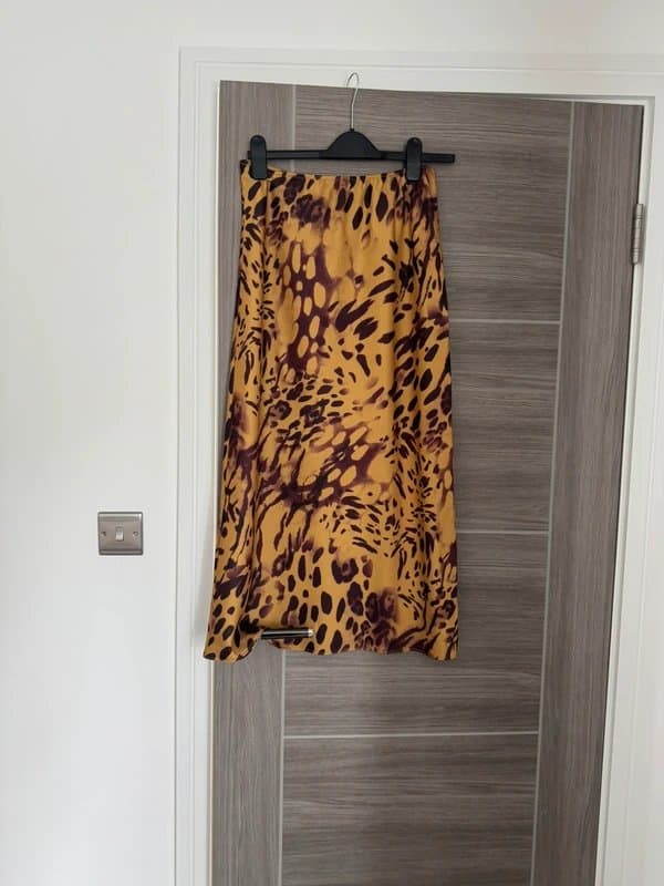 ASOS ASOS - silk midi skirt - UK 10