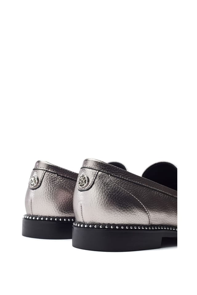 Moda in Pelle Moda In Pelle Women's 'Kinzey' Leather Loafers in Metallic Silver - 3