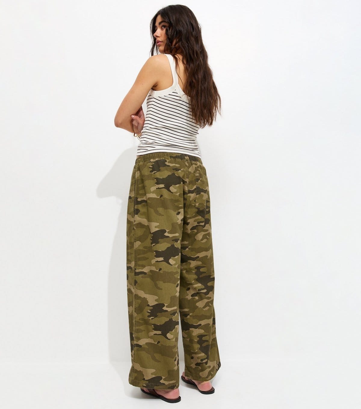New Look Women's Green Cotton Camo Wide Leg Cargo Trousers New Look - 4