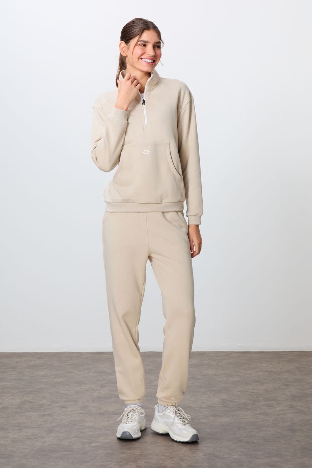Tommy Life Tommy Life Women's Color-Blocked Fleece Tracksuit Set in Beige