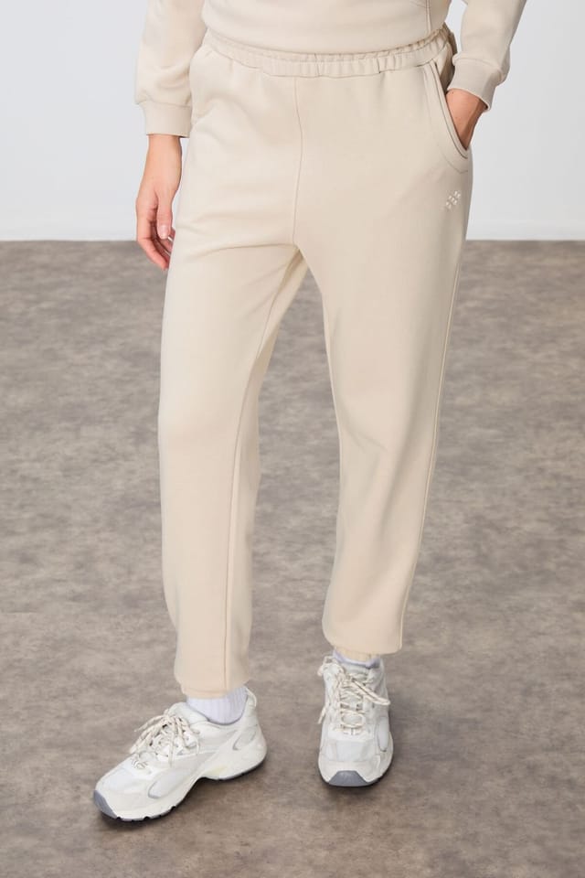 Tommy Life Tommy Life Women's Color-Blocked Fleece Tracksuit Set in Beige - 2