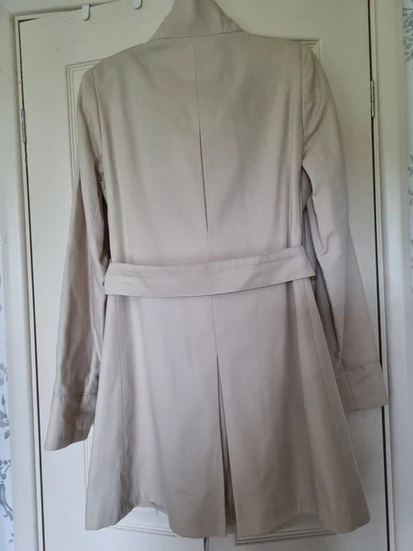 Jane Norman Jane Norman.  Ladies beige coat.  Size 12 .