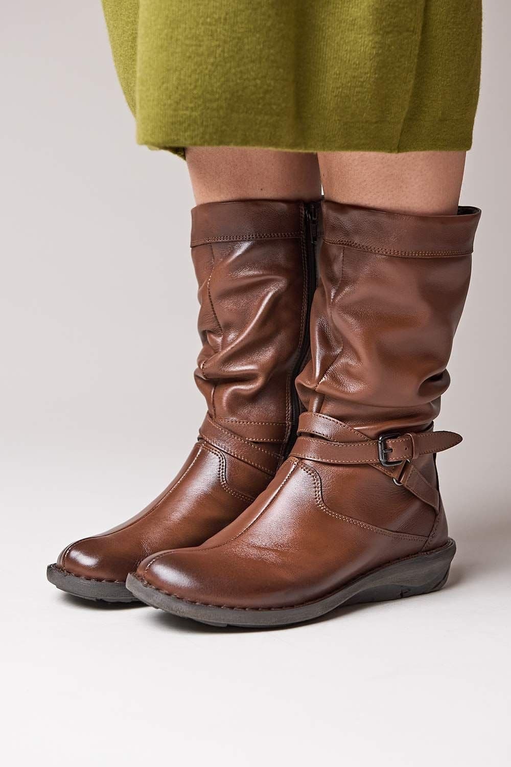 Moshulu Moshulu Women's 'Teacake' Slouchy Mid-Length Leather Boots in Brown