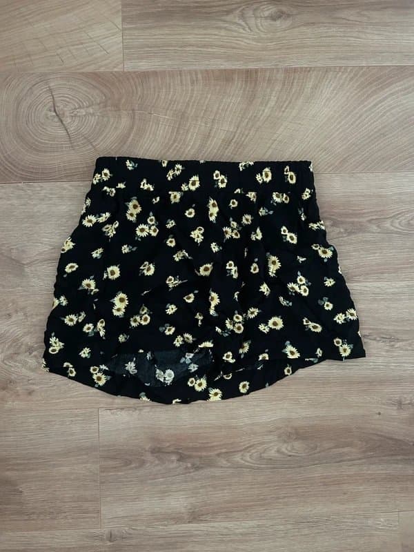New Look new look sunflower shorts size 8