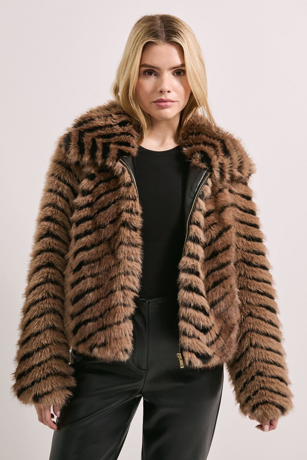 Dorothy Perkins Dorothy Perkins Women's Faux Fur Jacket in Brown