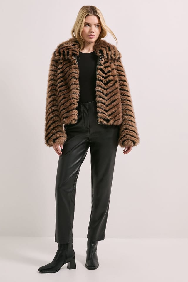 Dorothy Perkins Dorothy Perkins Women's Faux Fur Jacket in Brown - 2