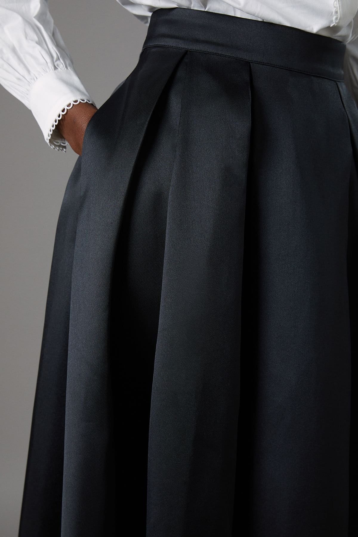 Coast Coast Women's Twill Full Volume Skirt in Black - 4