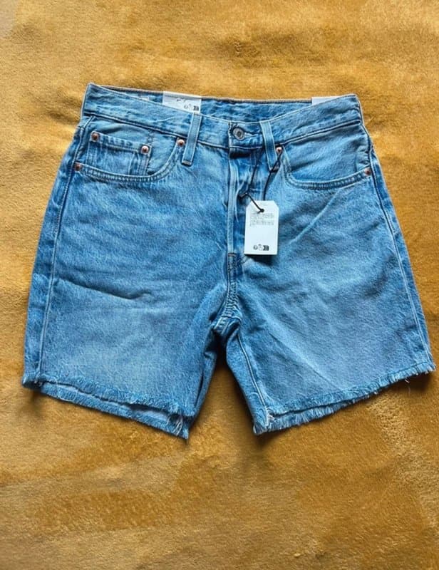 Levis Super cute Levi shorts 501