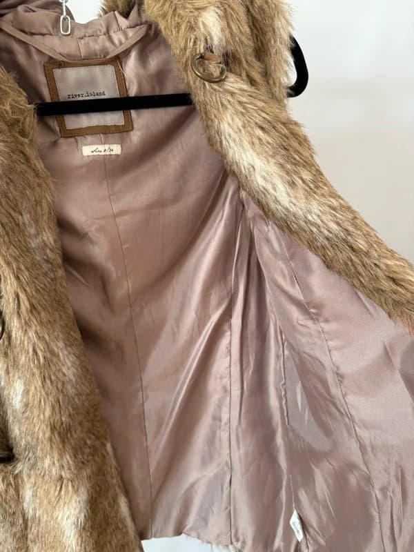 River Island River Island Tan and White Faux Fur Hooded Gilet, size 8