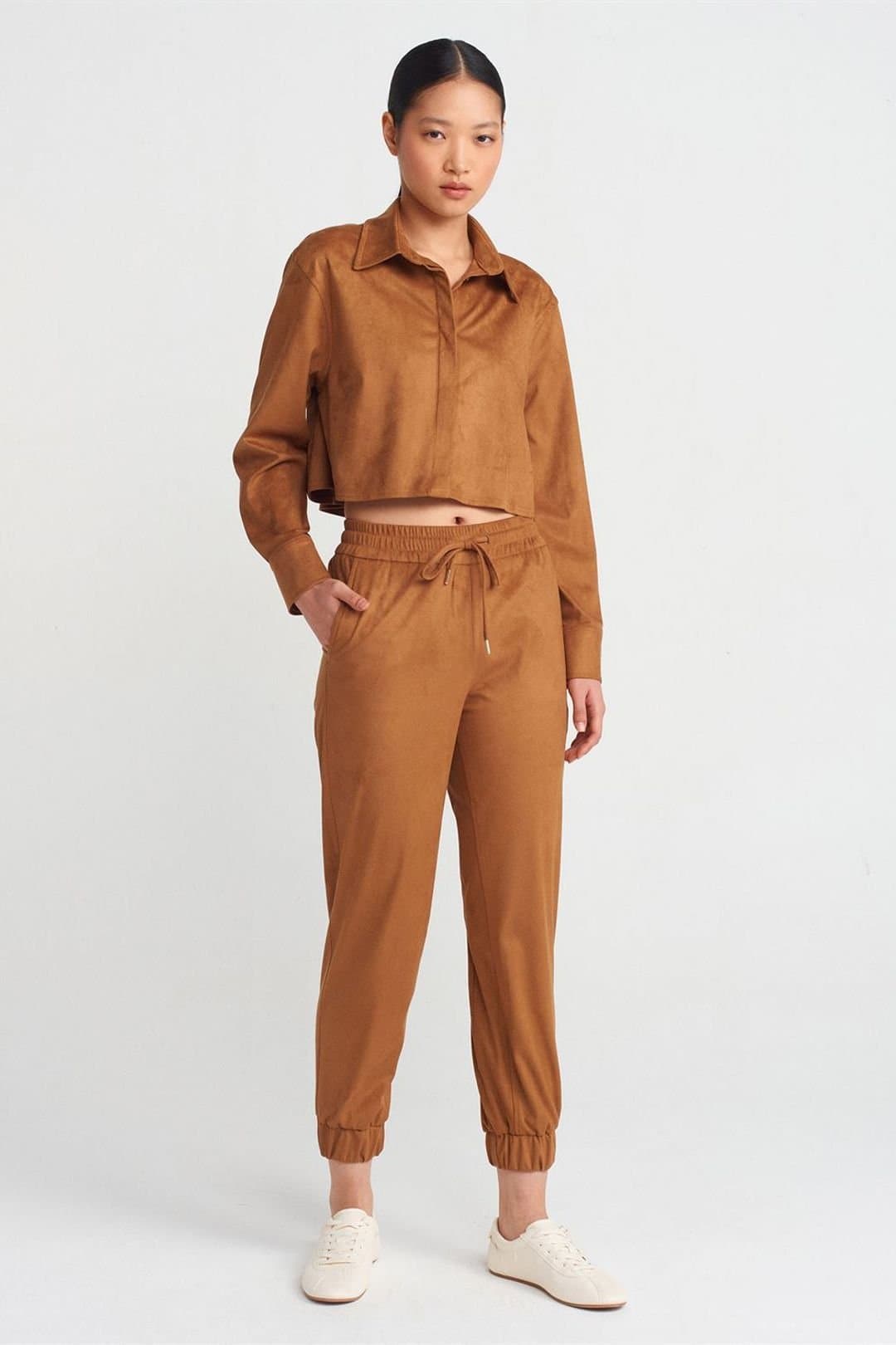 Dilvin Dilvin Women's Faux Suede Jogger Pants in Camel