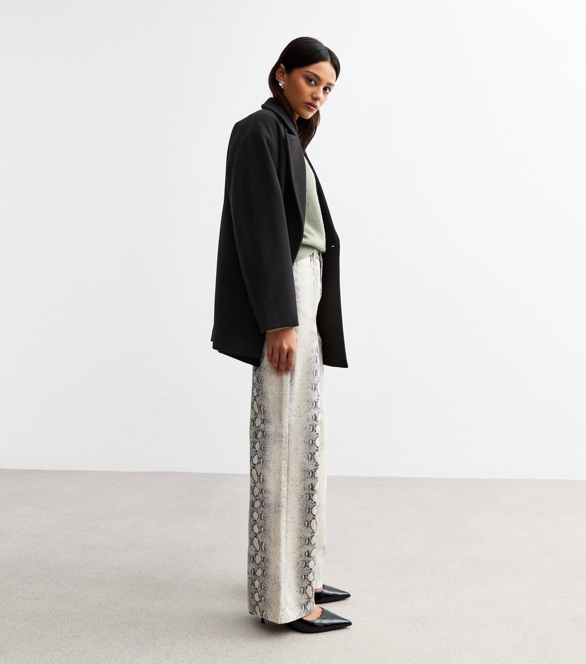 New Look Women's White Snakeskin Print Wide Leg Jeans New Look - 4