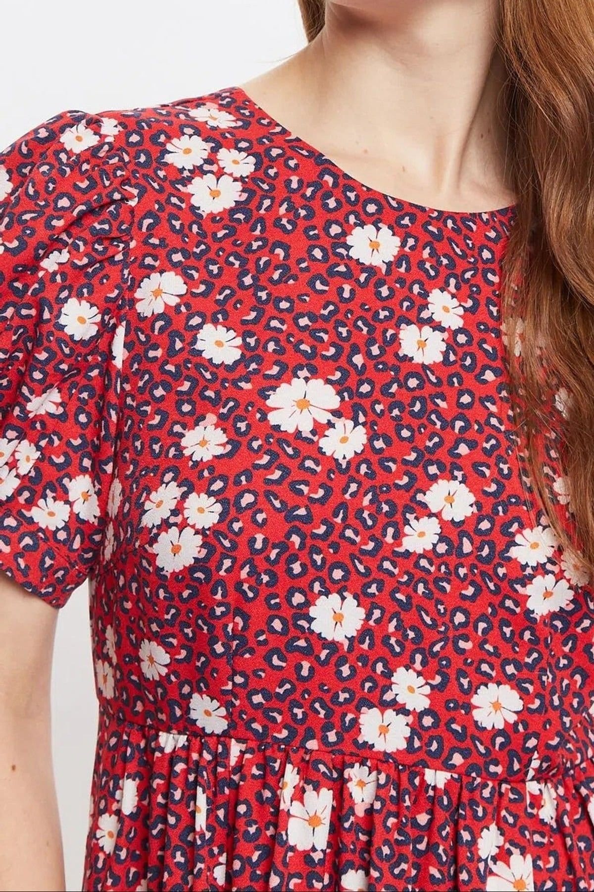 Louche Louche Women's Stasia Roaring Daisy Print V Back Puff Sleeve Midi Dress Red - 4