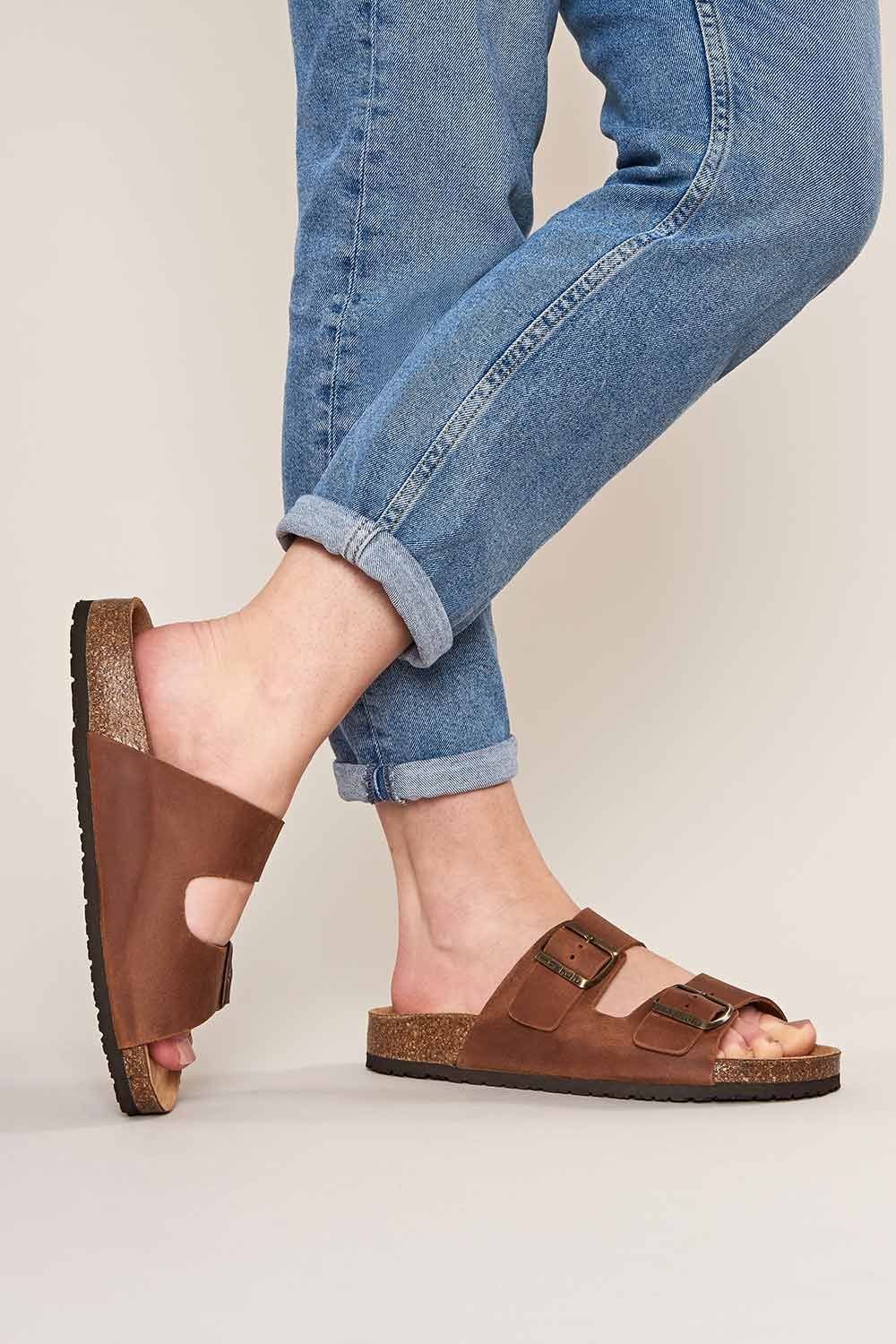 Moshulu Moshulu Women's 'Bavaria Waxy' Cork Footbed Sandals in Tan - 4