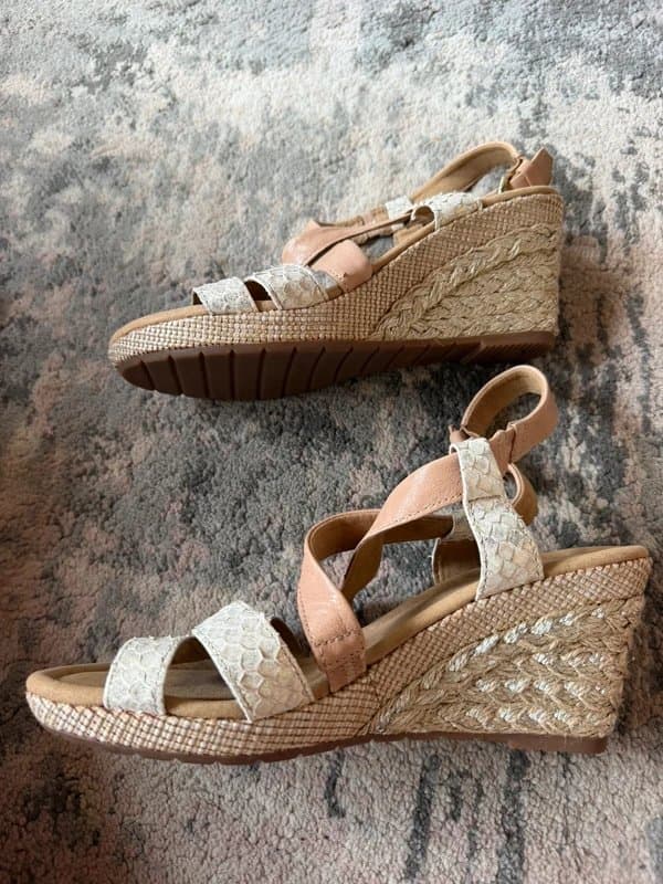 Gabor Gabor shimmering silver and blush leather strappy wedge sandals. Size 7