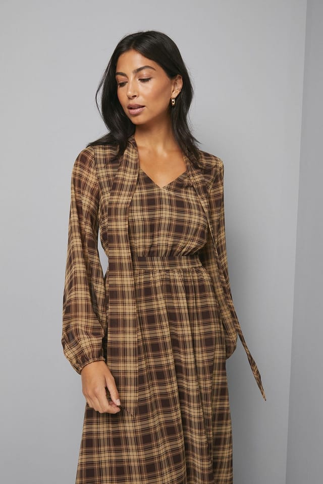 Wallis Wallis Women's Check Tie Neck Midaxi Dress in Chocolate - 2