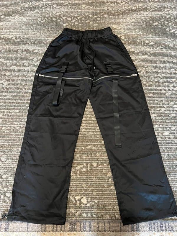 Cargo Black cargo pants with straps