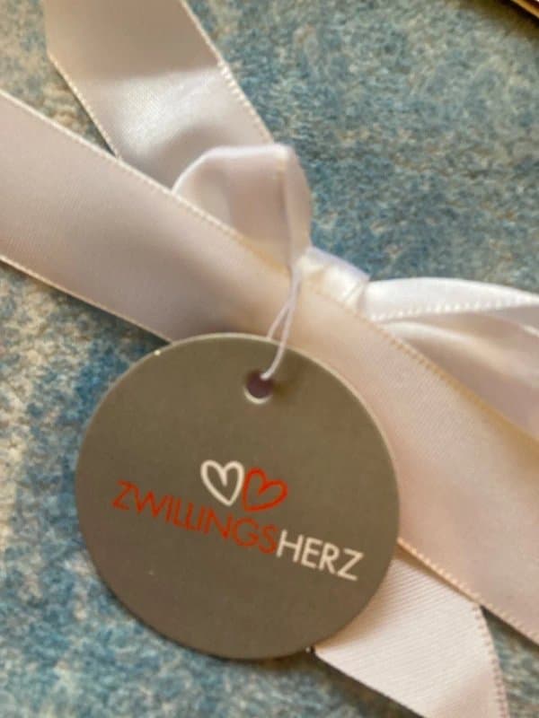 Zwillingsherz New in box zwillings herz hat and gloves great xmas pressie