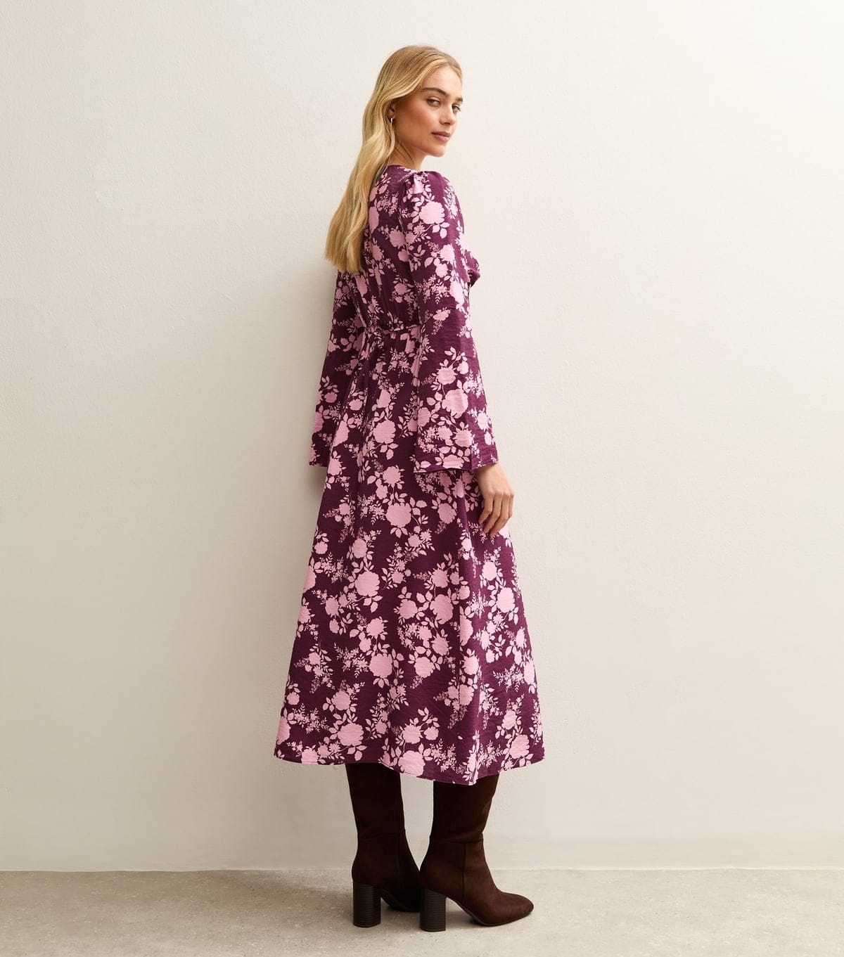 New Look Women's Pink Floral Velvet Devore V-Neck Midi Dress New Look - 4