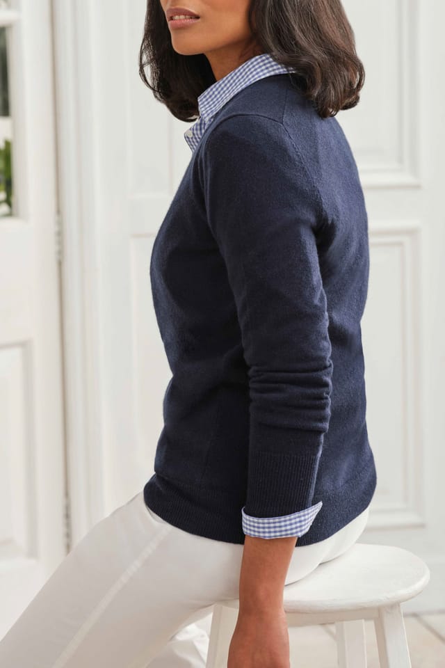 Pure Collection Pure Collection Women's Cashmere V Neck Sweater in Navy - 3