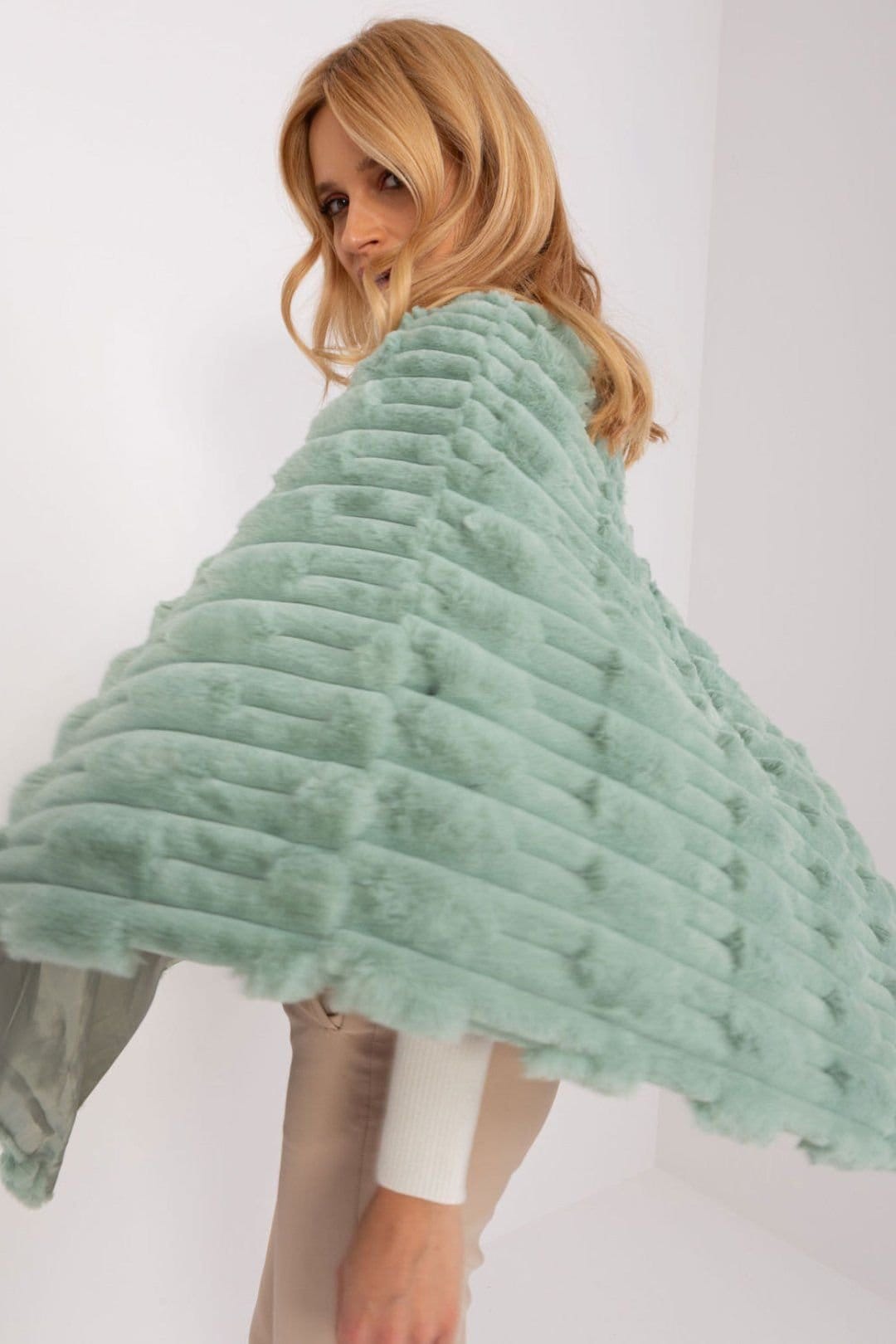 Love Lace Love Lace Women's Textured Polyester Casual Round Neck Poncho in Green - 4