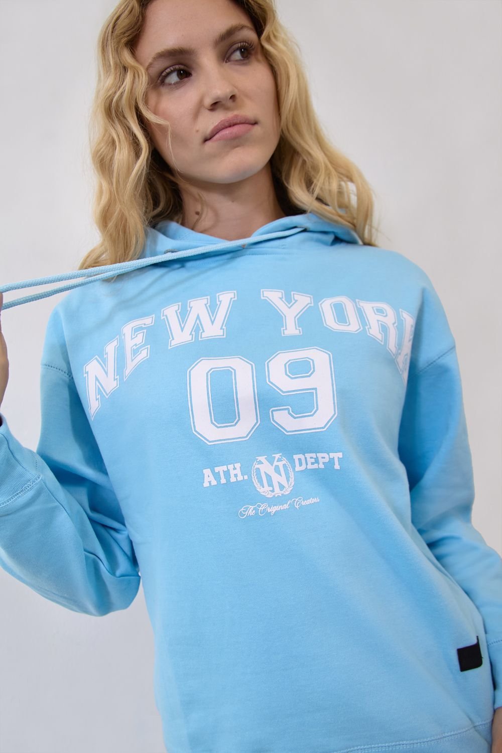 LONDON ATTITUDE LONDON ATTITUDE Women's Sky Blue “New York 09" Hoodie in Light Blue - 4