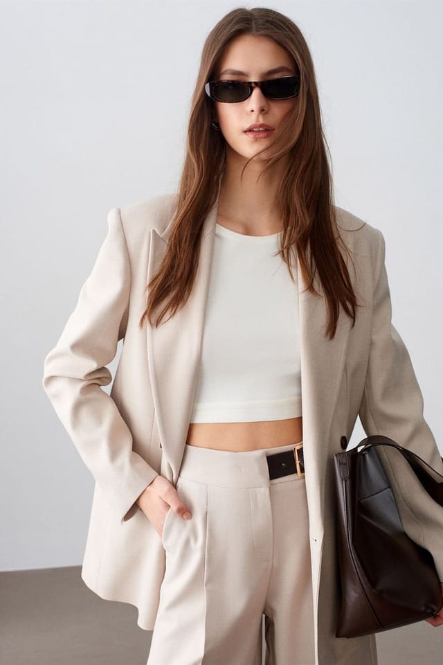 Dilvin Dilvin Women's Crepe Blazer Jacket in Beige - 2