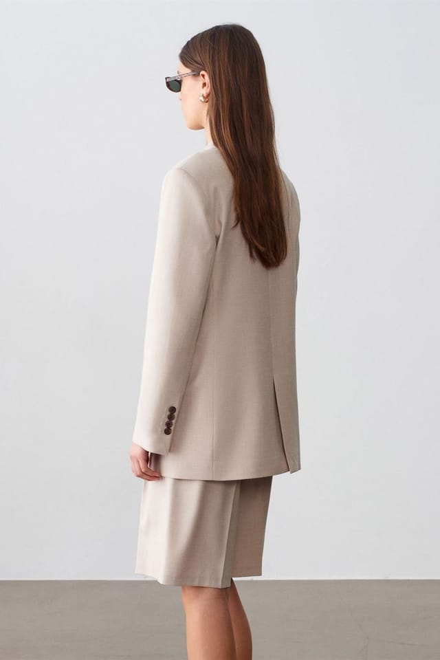 Dilvin Dilvin Women's Crepe Blazer Jacket in Beige - 3