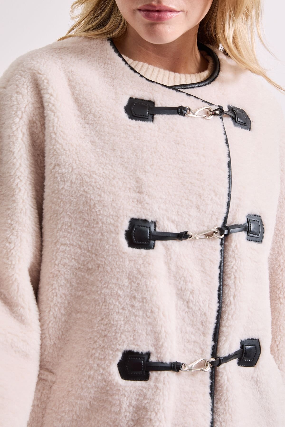 Dorothy Perkins Dorothy Perkins Women's Toggle PU Detail Borg Coat in Cream - 4