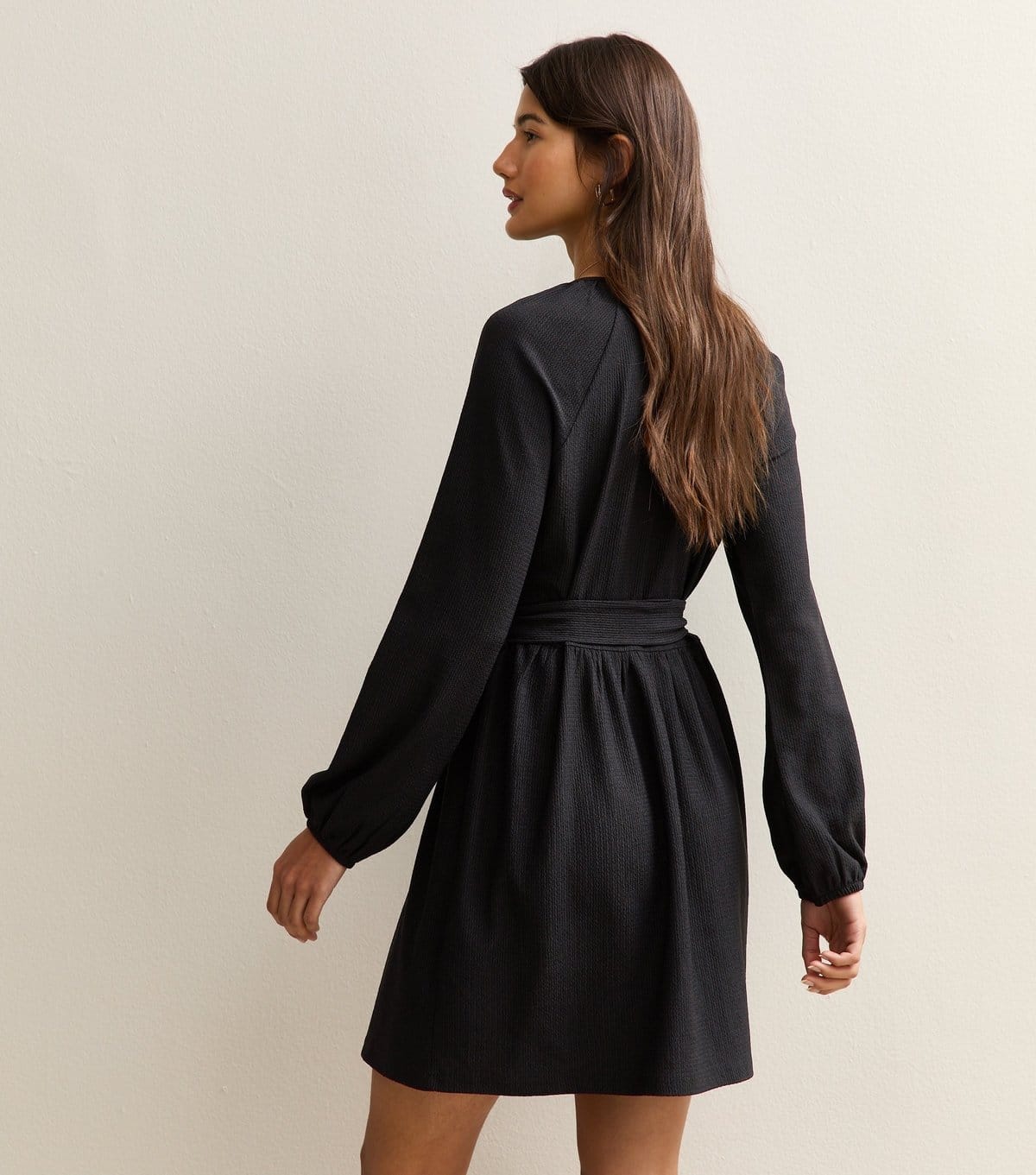 New Look Women's Black Crinkled Jersey Belted Mini Dress New Look - 4