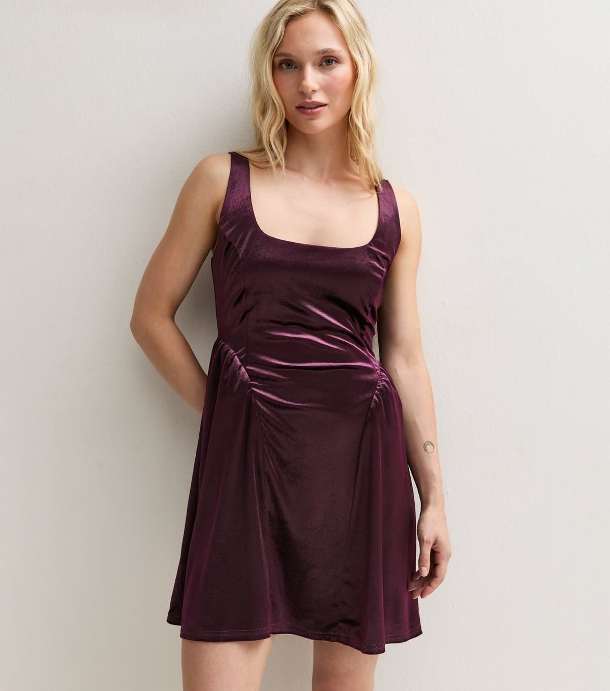New Look Women's Petite Dark Burgundy Velvet Square Neck A-Line Mini Dress New Look