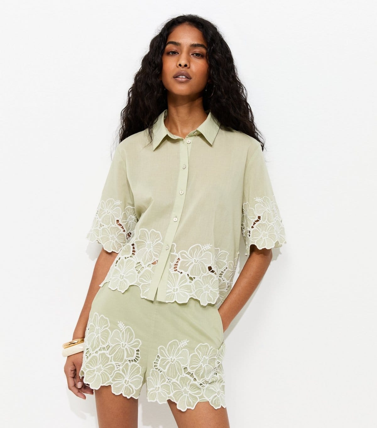 New Look Women's Green Cotton Flower Embroidered Shorts New Look - 1