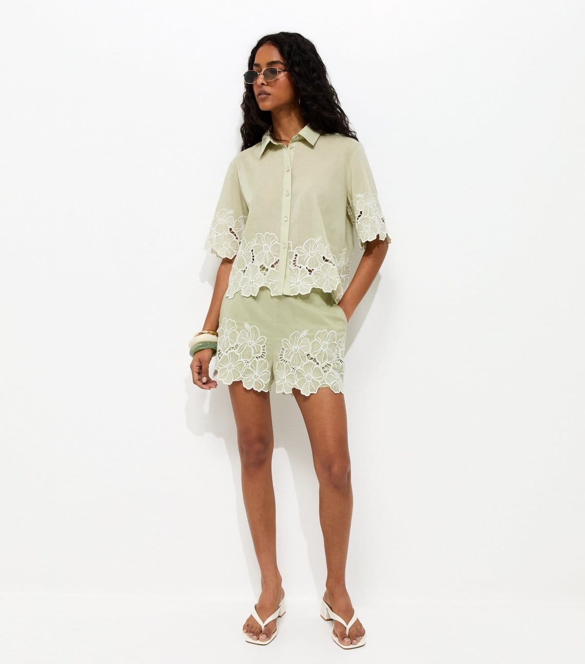 New Look Women's Green Cotton Flower Embroidered Shorts New Look - 4