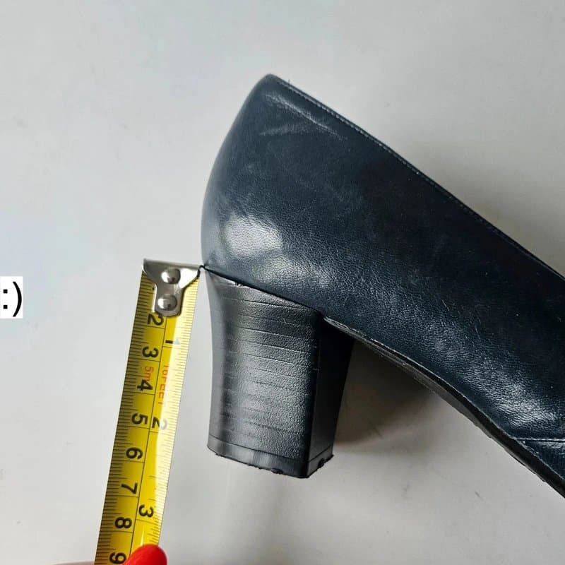 Van Dal Van dal leather court heels navy blue worn once leather ladies 6.5 D