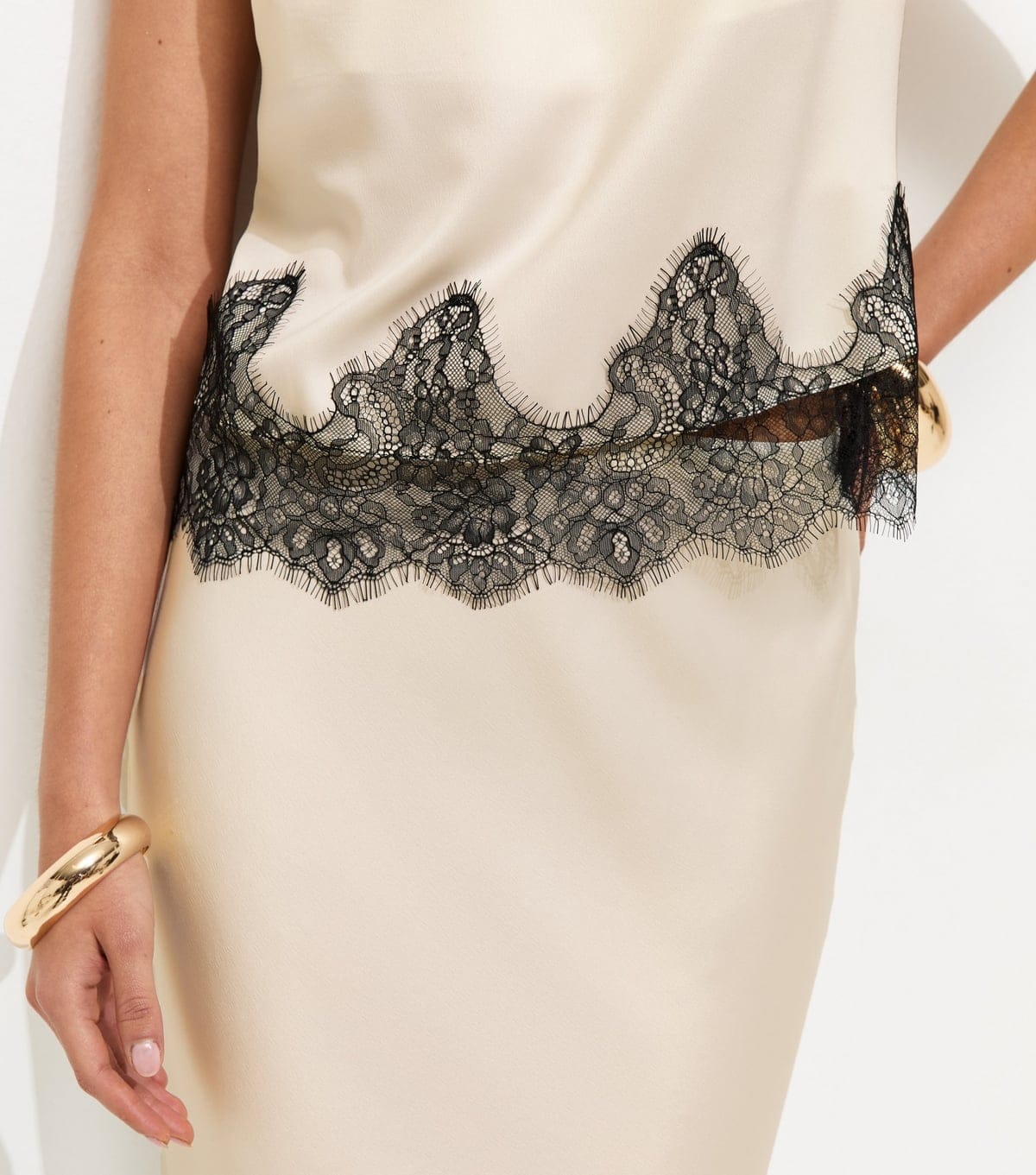 New Look Women's Cream Satin Lace Hem Midi Skirt New Look - 4