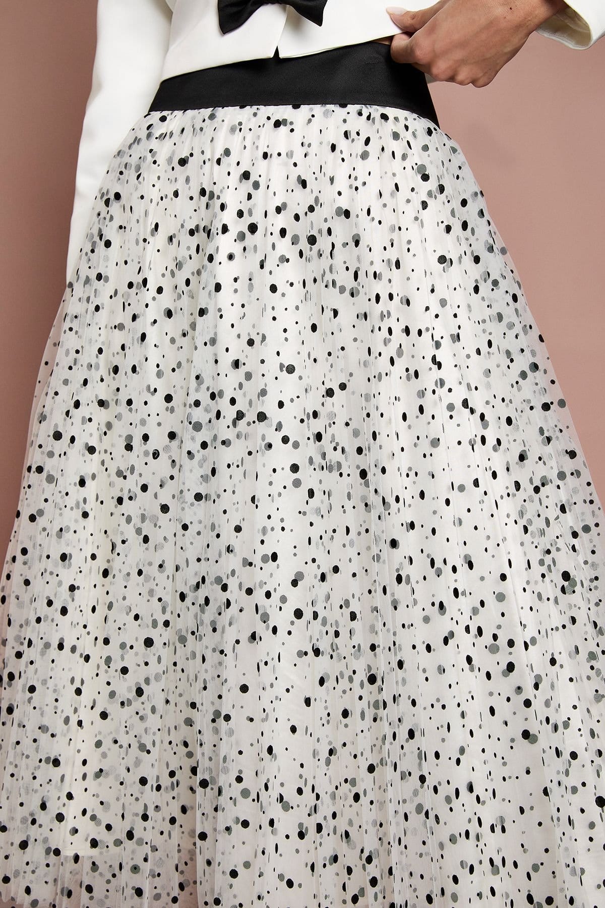 Coast Coast Women's Lisa Tan Pleated Polka Dot Mesh Midi Skirt in Mono - 4