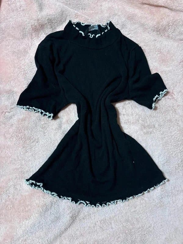 Select Black and white lettuce hem baby tee